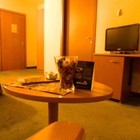 Ascot Lodging Cardano Al Campo Eksteriør billede
