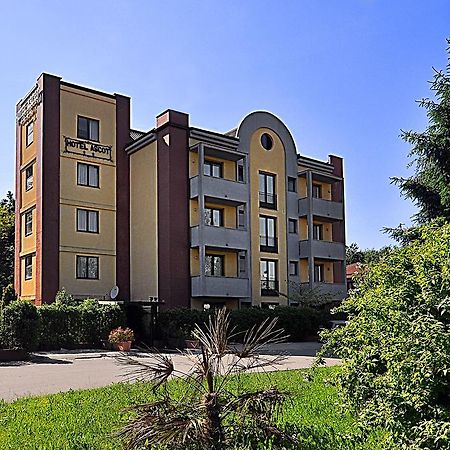 Ascot Lodging Cardano Al Campo Eksteriør billede