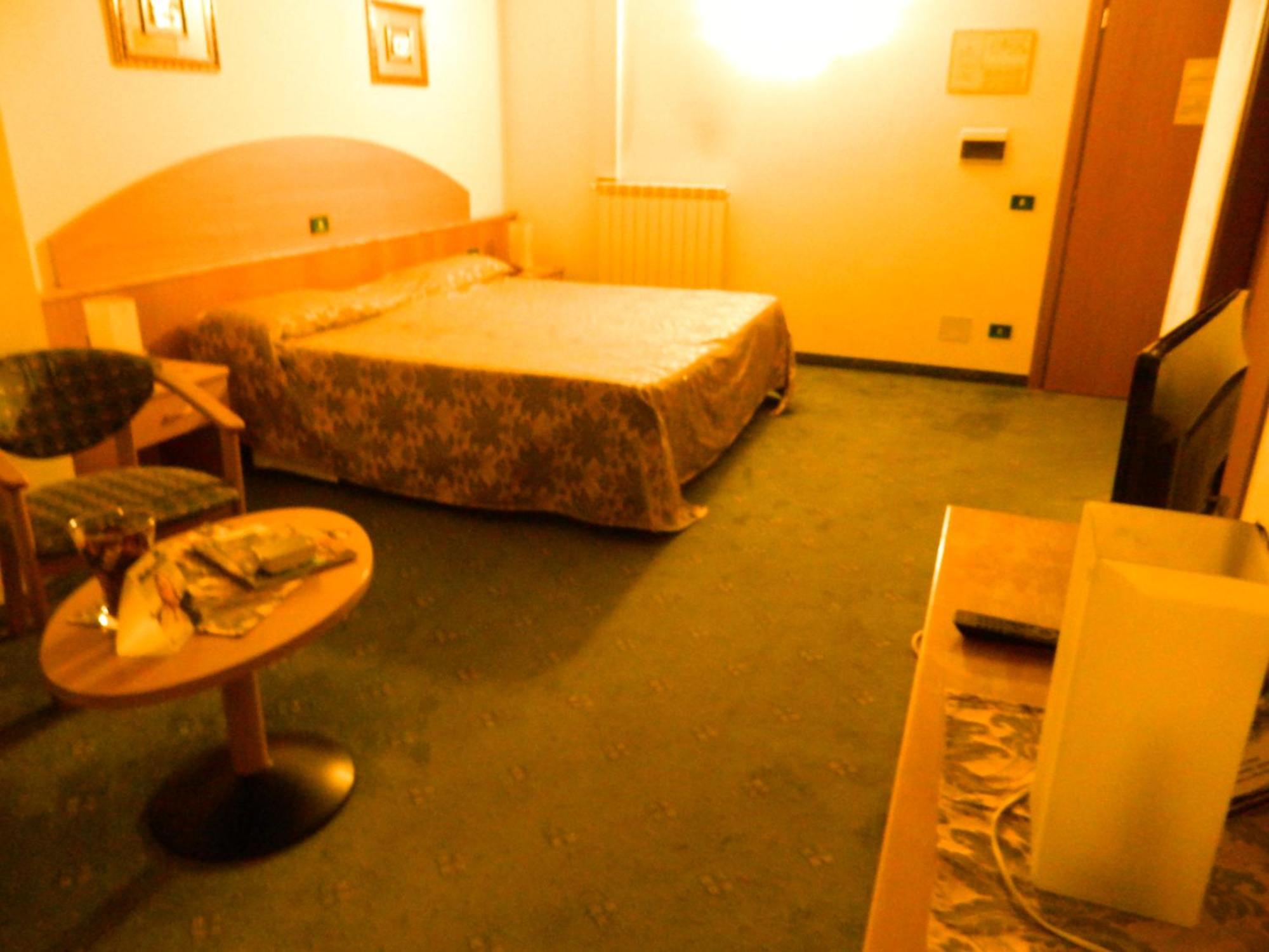 Ascot Lodging Cardano Al Campo Eksteriør billede