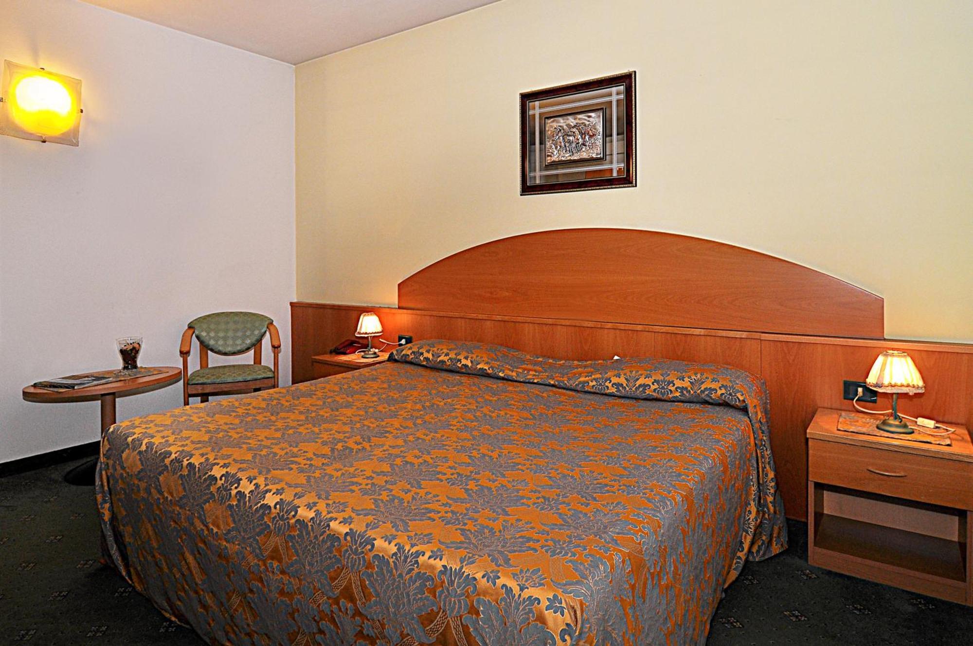 Ascot Lodging Cardano Al Campo Værelse billede