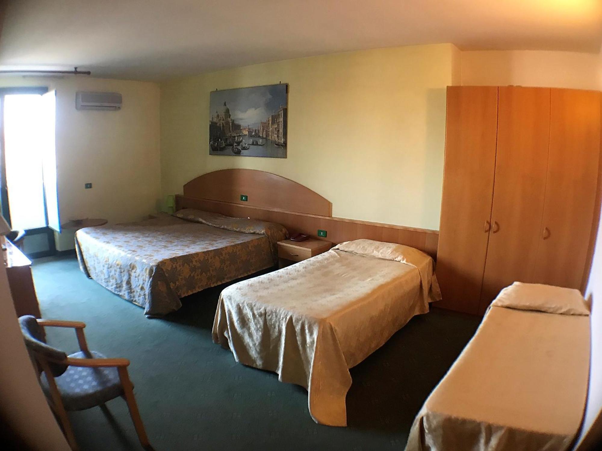 Ascot Lodging Cardano Al Campo Værelse billede