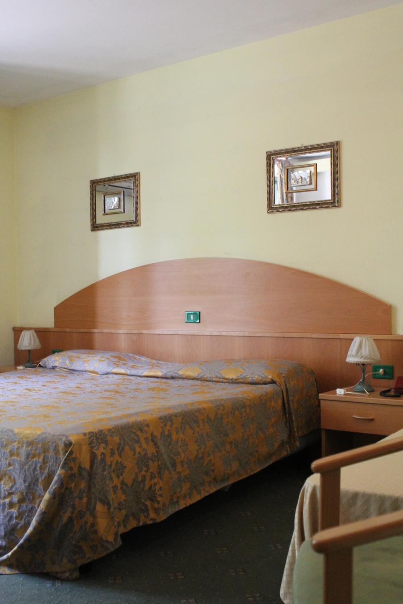 Ascot Lodging Cardano Al Campo Værelse billede