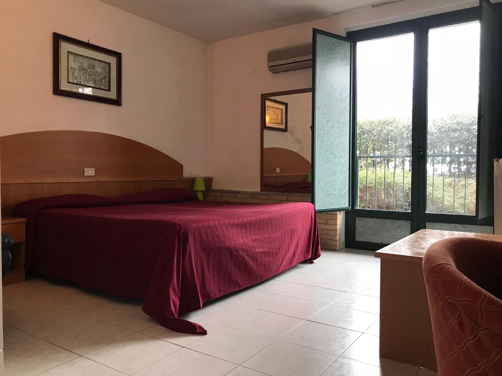 Ascot Lodging Cardano Al Campo Værelse billede