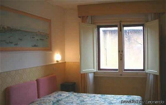 Ascot Lodging Cardano Al Campo Værelse billede