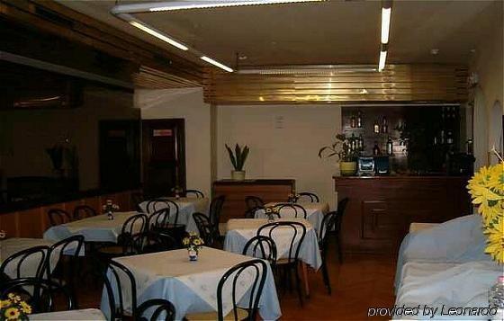 Ascot Lodging Cardano Al Campo Restaurant billede