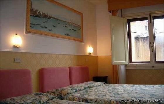 Ascot Lodging Cardano Al Campo Værelse billede