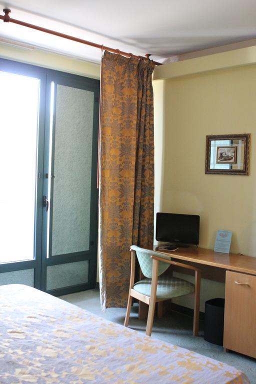 Ascot Lodging Cardano Al Campo Eksteriør billede