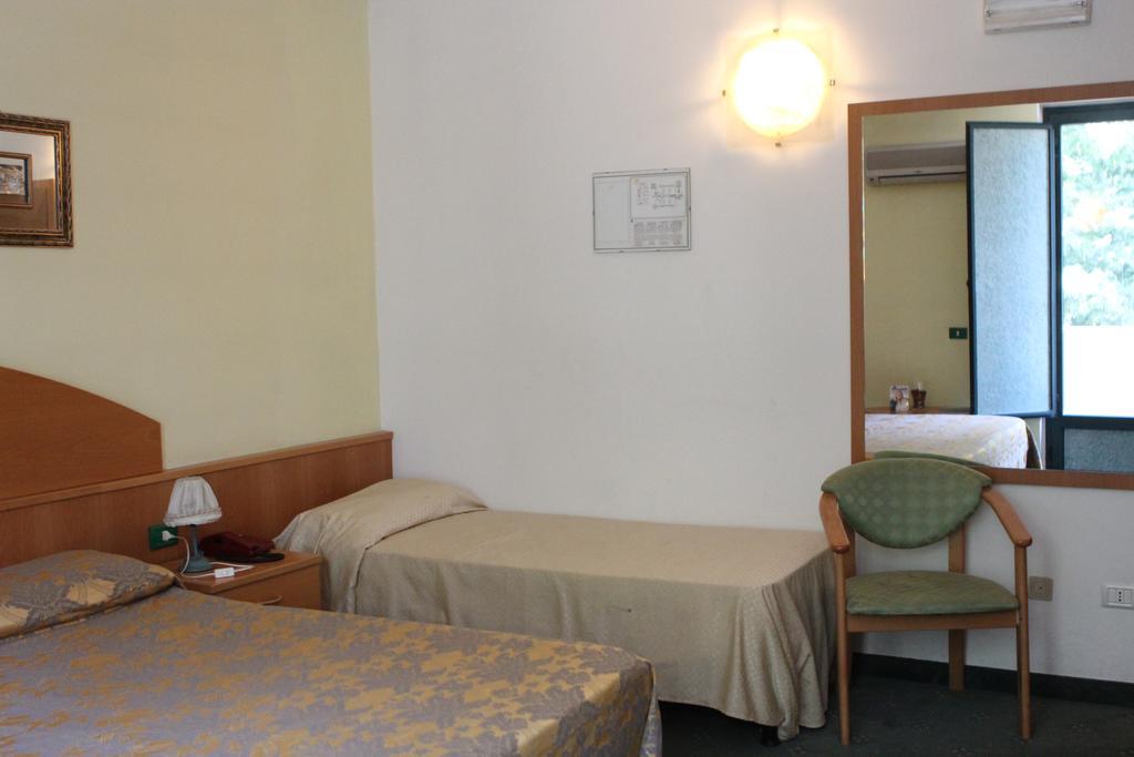 Ascot Lodging Cardano Al Campo Eksteriør billede
