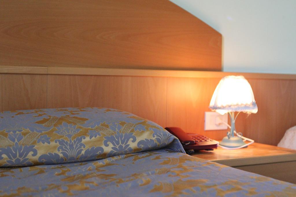 Ascot Lodging Cardano Al Campo Eksteriør billede