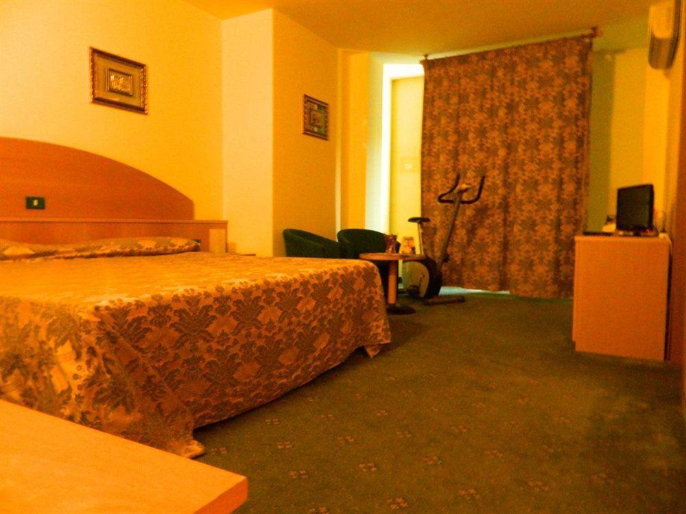 Ascot Lodging Cardano Al Campo Eksteriør billede
