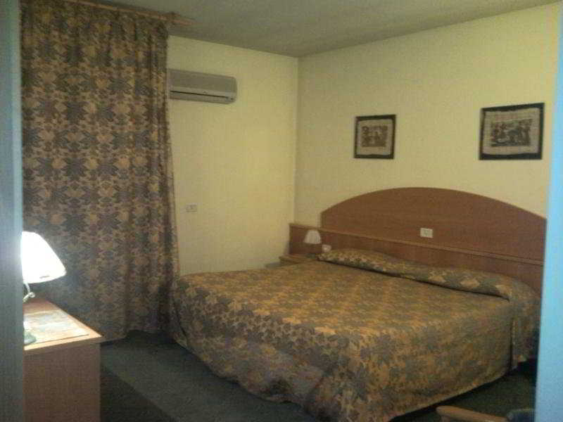 Ascot Lodging Cardano Al Campo Eksteriør billede