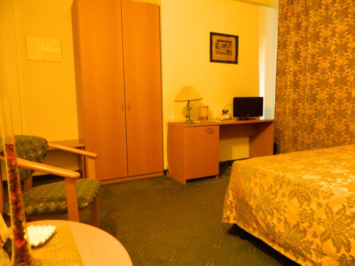 Ascot Lodging Cardano Al Campo Eksteriør billede